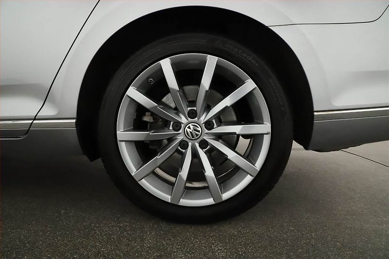 Volkswagen Passat (2019) 2.0 TSI - fotka 20 z 20