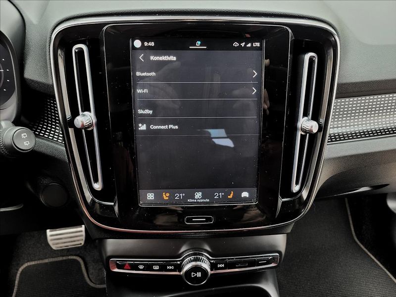Volvo XC40 0,0 twin plus 300kw 78kWH 4x4 - fotka 30 z 49