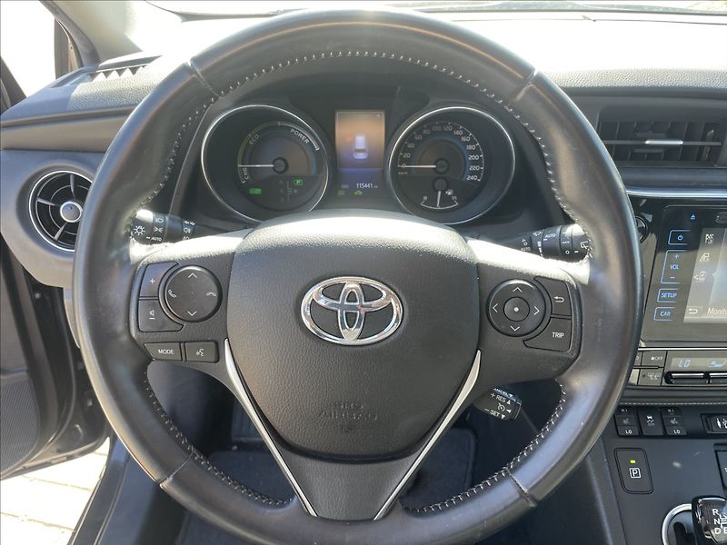 Toyota Auris 1,8 E-CVT Hybrid CZauto 1maj D - fotka 14 z 37