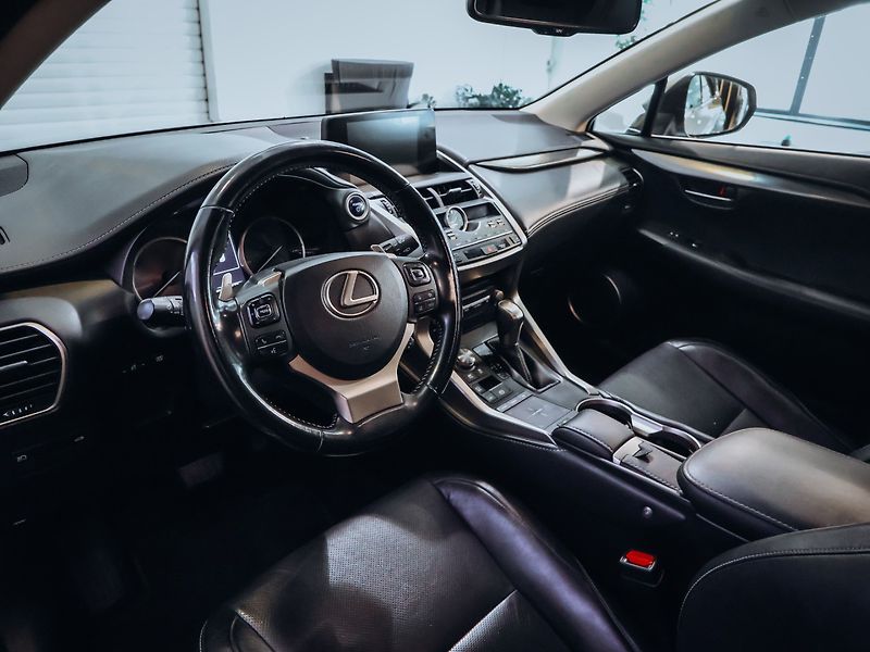 Lexus NX 300 H - fotka 8 z 28