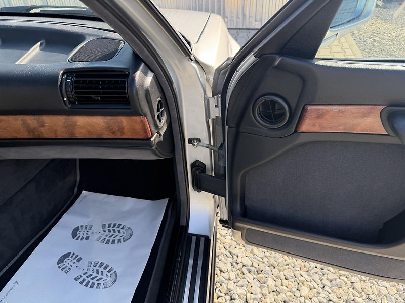 BMW Řada 7 730i 190PS SHADOWLINE EXTRA!!! - fotka 122 z 156