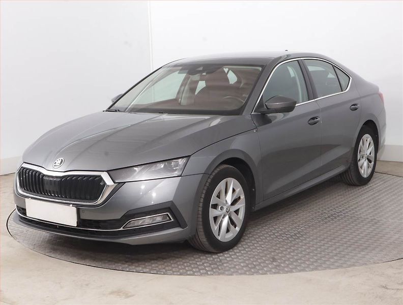 Škoda Octavia (2022) 2.0 TDI, Automat, ČR,1.maj - fotka 2 z 16