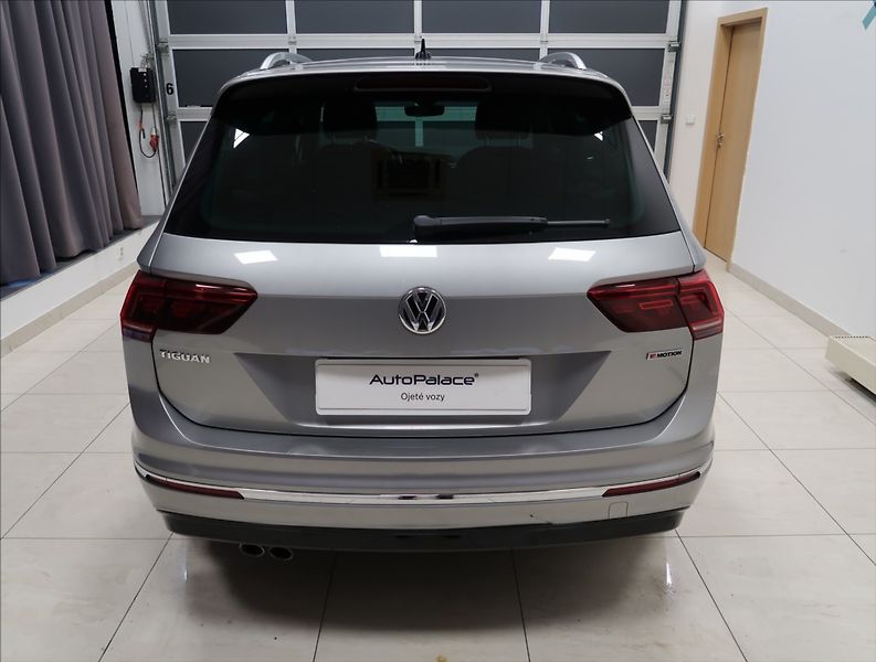 Volkswagen Tiguan 2,0 TDI DSG 4MOTION R-LINE - fotka 6 z 55