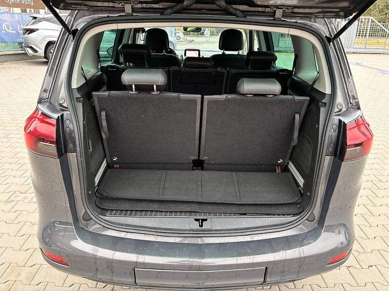 Opel Zafira Tourer 2.0CDTi 125kW AT 7MÍST - fotka 26 z 29