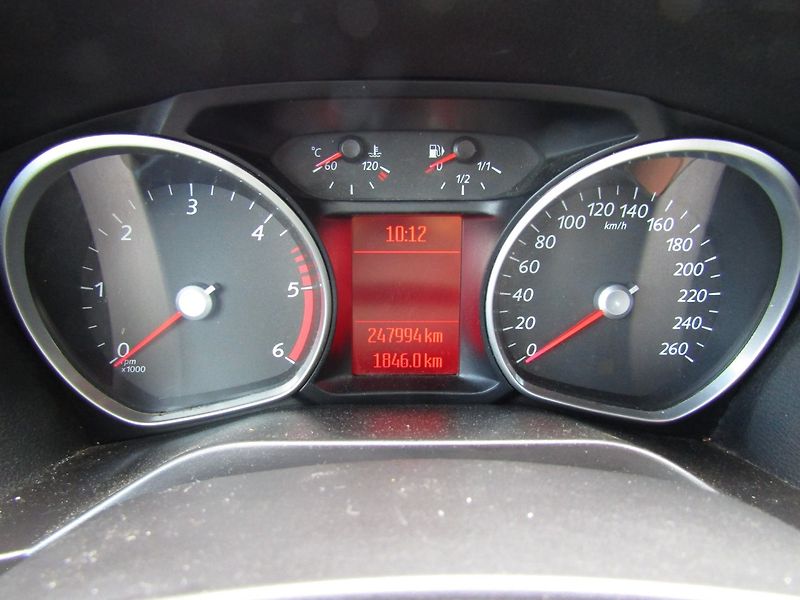 Ford Galaxy (2011) 2.0 TDCi 103kW 7MÍST - fotka 28 z 38