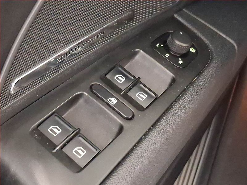 Škoda Superb (2011) Elegance 2.0 TSI, Automat - fotka 19 z 21