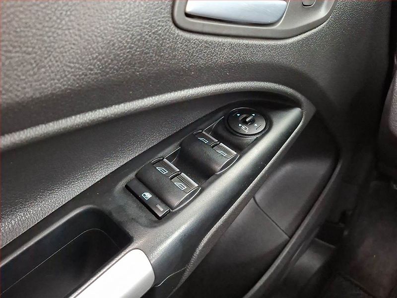 Ford Tourneo Connect (2018) Titanium 1.5 TDCi, 5Míst - fotka 20 z 20