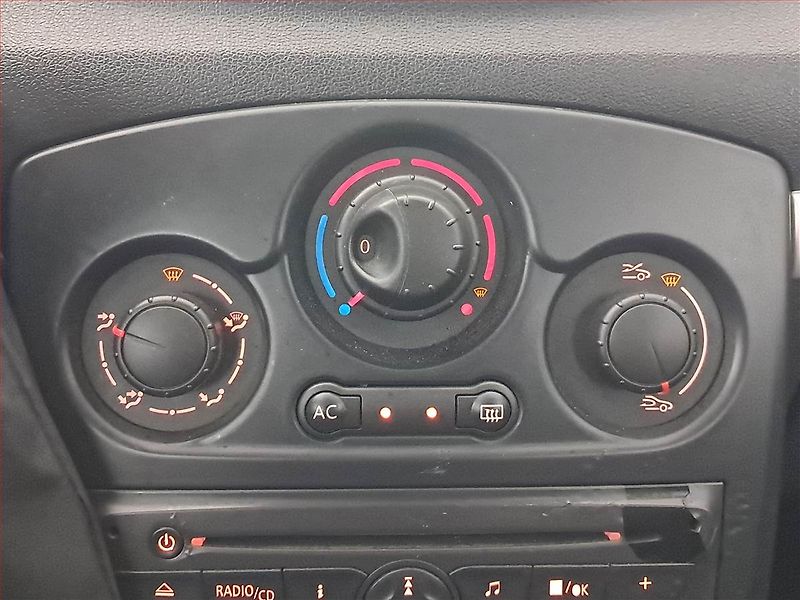 Renault Clio (2010) 1.2 16V , Serv.kniha, Tempomat - fotka 18 z 19