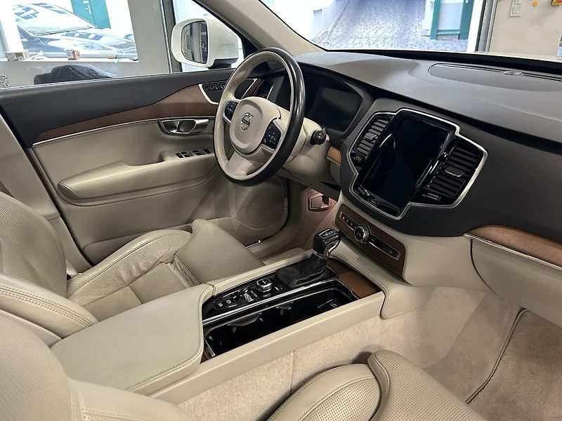 Volvo XC90 (2017) D5 AWD Drive-E Inscrip Panoram - fotka 28 z 30