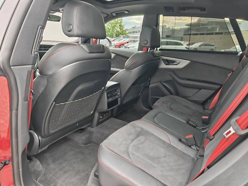 Audi Q8 SQ8 SUV Quattro 8TT 4,0TFSI - fotka 8 z 27
