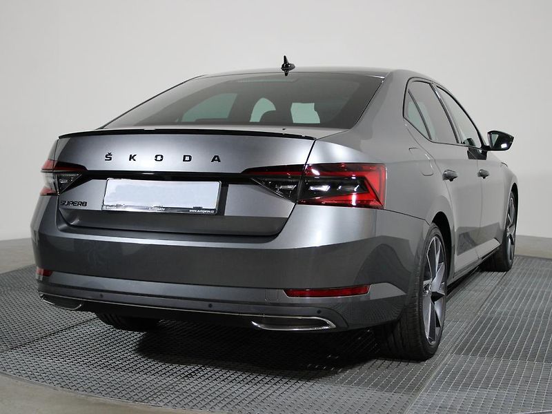 Škoda Superb (2022) SportLine - fotka 2 z 14