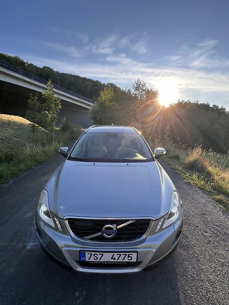 Volvo XC60 (2009) T6 AWD - fotka 2 z 11