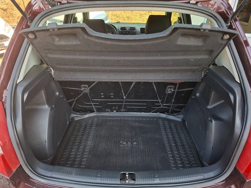 Škoda Fabia (2011) 1.2i 51kW -FACELIFT-KLIMA - fotka 29 z 36