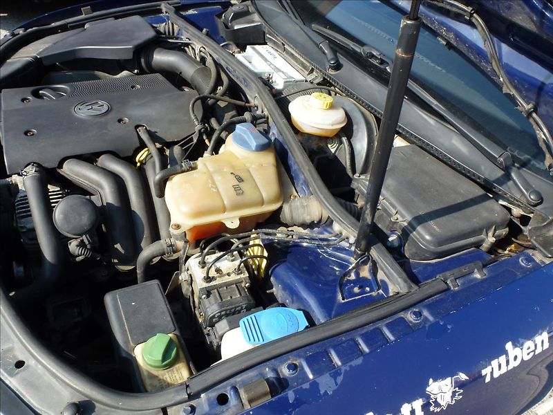 Volkswagen Passat 1,6 Bez dokladů !!! na ND - fotka 29 z 47