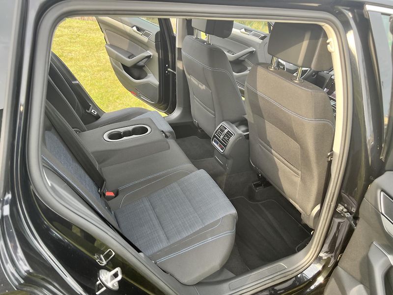 Volkswagen Passat 1.4GTE 160KW,TZ,2xALU,1MAJ - fotka 18 z 48