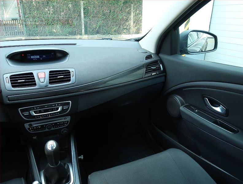Renault Mégane (2011) 1.6 16V, Tempomat - fotka 8 z 19
