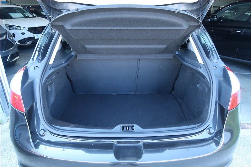 Renault Mégane (2012) 1.6 16V, Serv.kniha, Tempomat - fotka 13 z 19