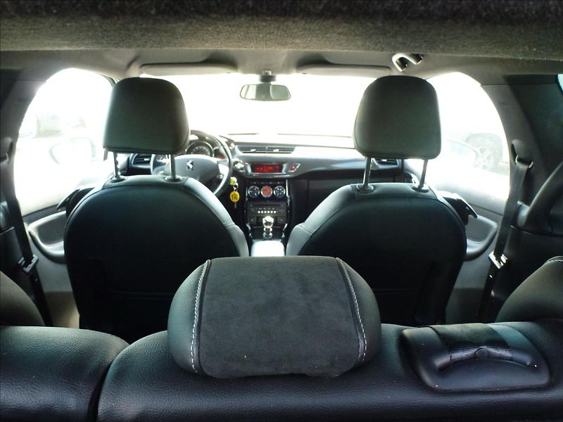 Citroën DS3 1,6 16V VTi THP SportChic - fotka 24 z 49