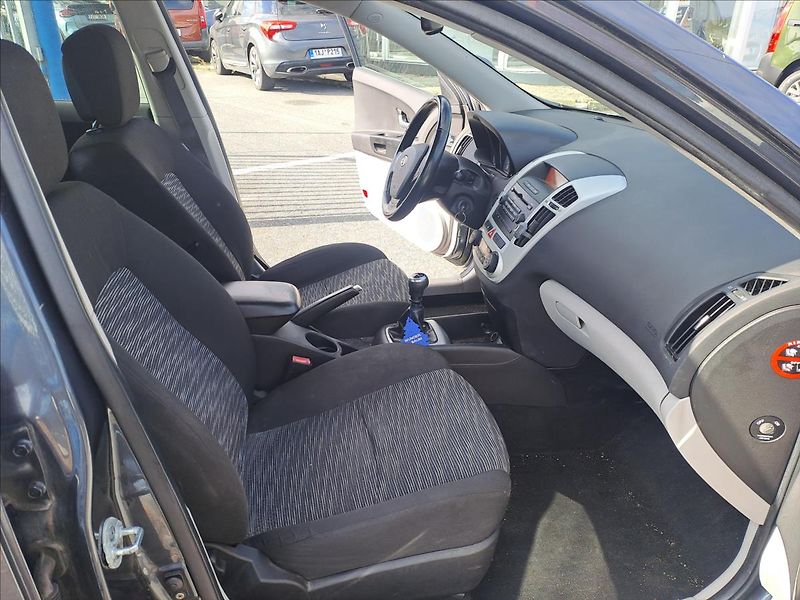 Kia Ceed 1,6 CRDi - fotka 8 z 11