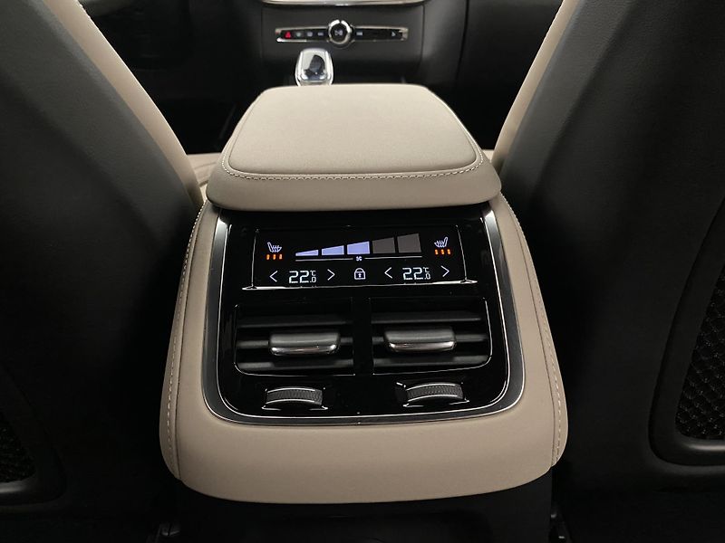 Volvo XC90 (2026) T8 AWD Plug-in DARK PLUS 7m - fotka 78 z 78
