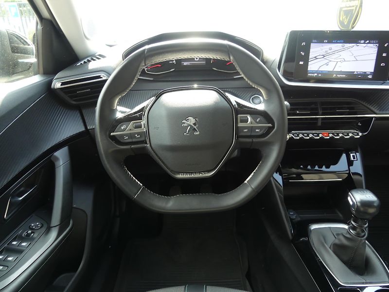 Peugeot 2008 (2022) 1,5 BlueHDi MAN6 - fotka 13 z 22