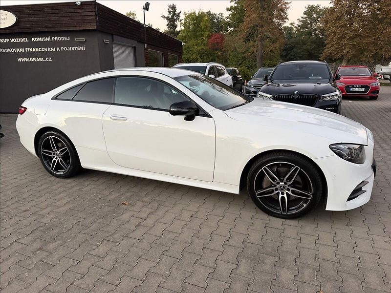 Mercedes-Benz Třídy E 220d AMG 4Matic - fotka 4 z 26