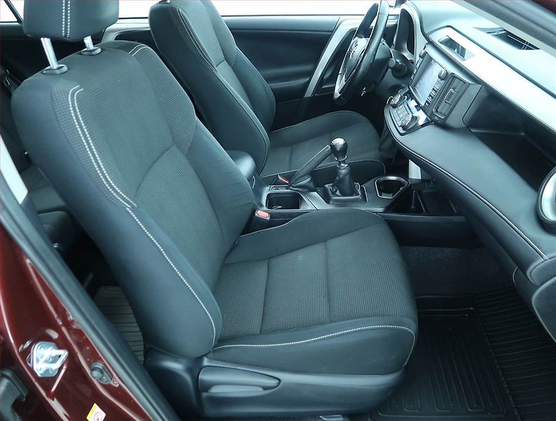 Toyota RAV4 (2016) Active 2.0 D-4D, ČR,1.maj - fotka 9 z 17