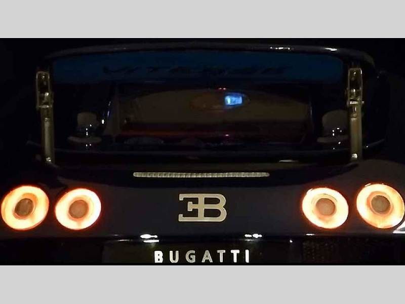 Model Bugatti Veyron Grand Sport Vitesse v měřítku 1:8 od společnosti Amalgam.