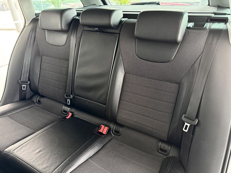 Škoda Octavia 2,0TDI DSG*Navi*Xenon*Kamera - fotka 16 z 36