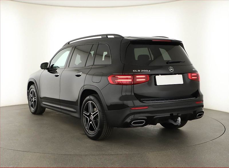 Mercedes-Benz GLB (2025) 200 d 4MATIC, AMG LINE - fotka 4 z 30
