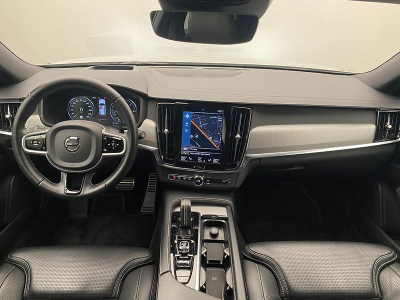 Volvo V90 B5 AWD R-DESIGN AUT CZ - fotka 2 z 53