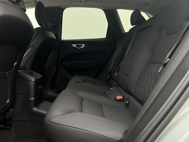 Volvo XC60 T6 AWD DARK PLUS AUT REZERVACE - fotka 6 z 49