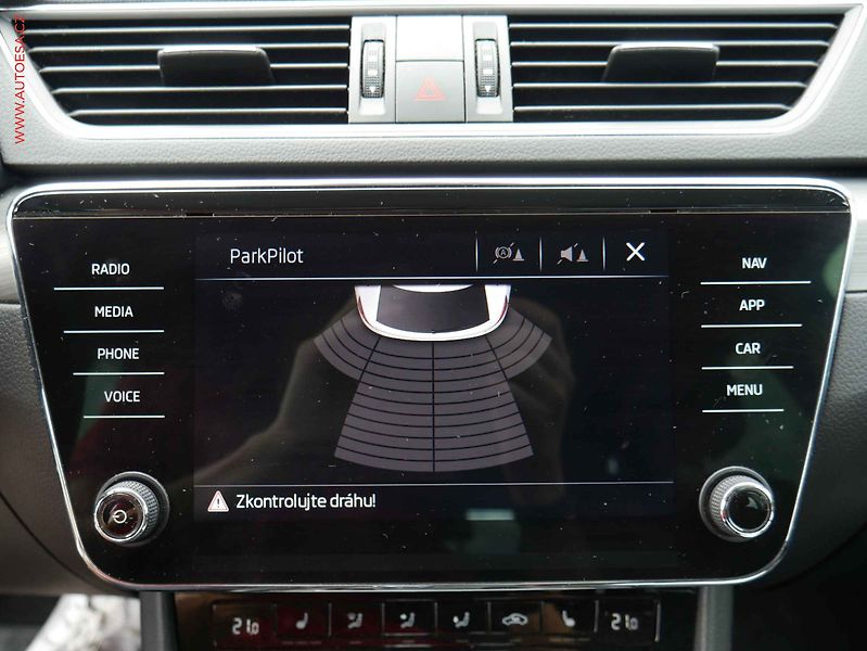 Škoda Superb (2020) 2.0TDi, Style, DSG, LED - fotka 19 z 23