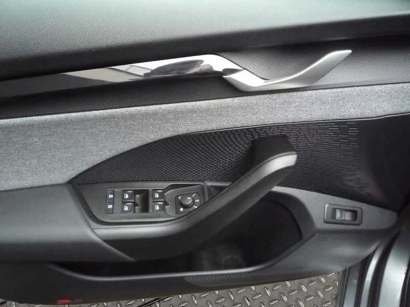 Škoda Octavia (2024) 1,5TSi 110kW m-HEV DSG Top Sel - fotka 11 z 14