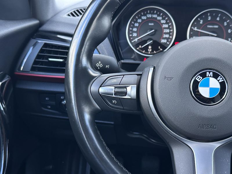 BMW Řada 1 118i Model Sport Line - fotka 11 z 18