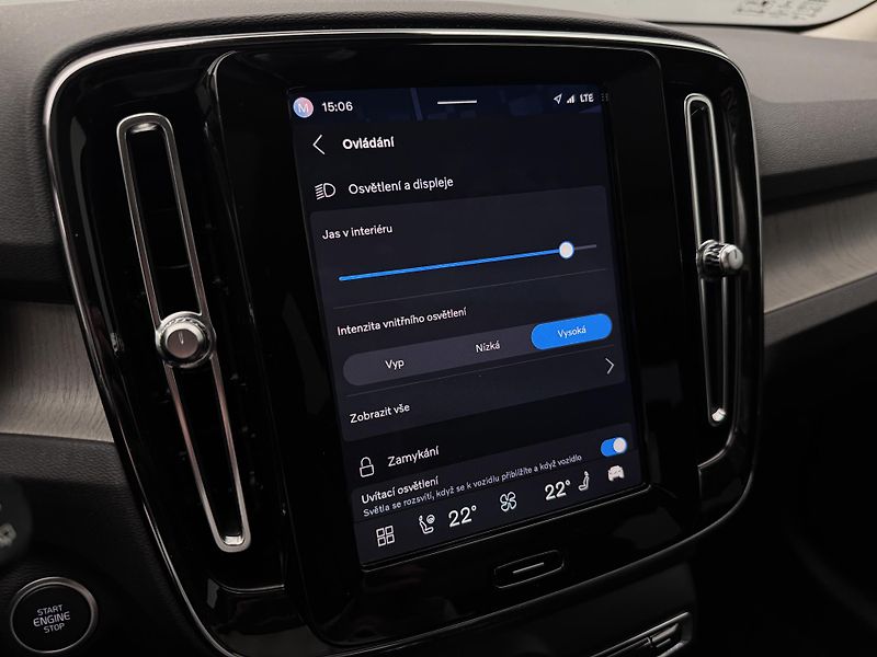 Volvo XC40 B4 AWD ULTIMATE CZ - fotka 38 z 49