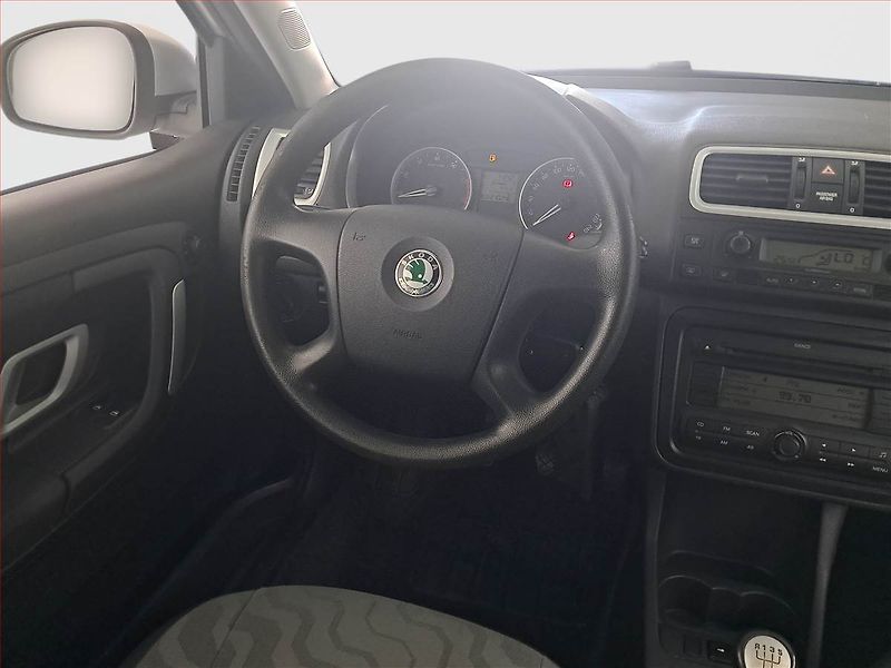 Škoda Fabia (2009) Ambiente 1.4 16V, po STK - fotka 7 z 14