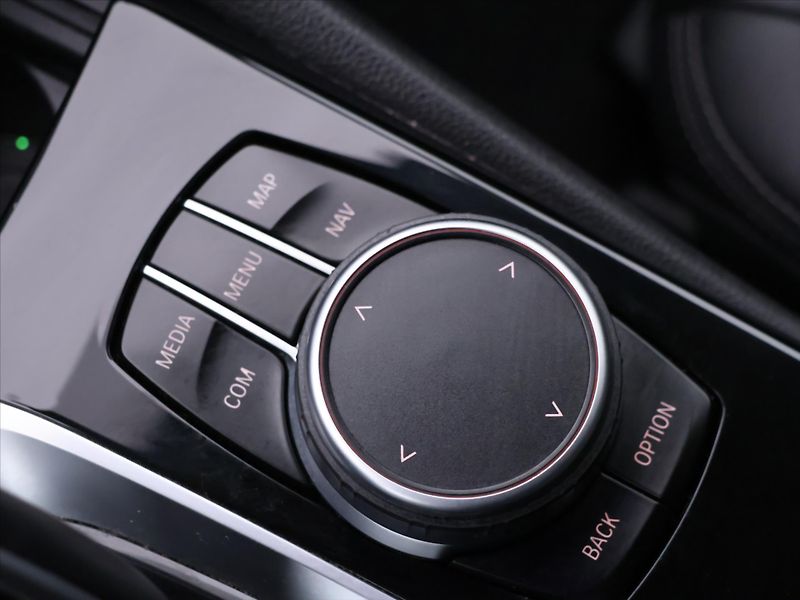 BMW Řada 5 3,0 530d 183kW xDrive Touring - fotka 27 z 35