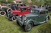 Habrovany cestovaly časem. Park zaplnily historické automobily i motorky.
