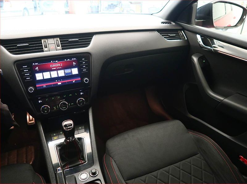 Škoda Octavia (2017) RS 230 2.0 TSI, LPG, Navi - fotka 8 z 17