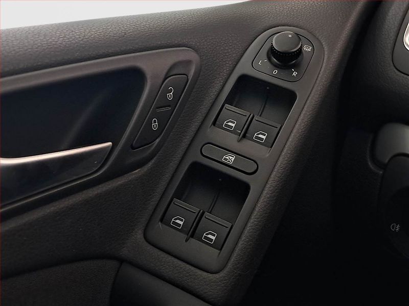 Volkswagen Golf (2009) 1.6, Tempomat - fotka 15 z 15
