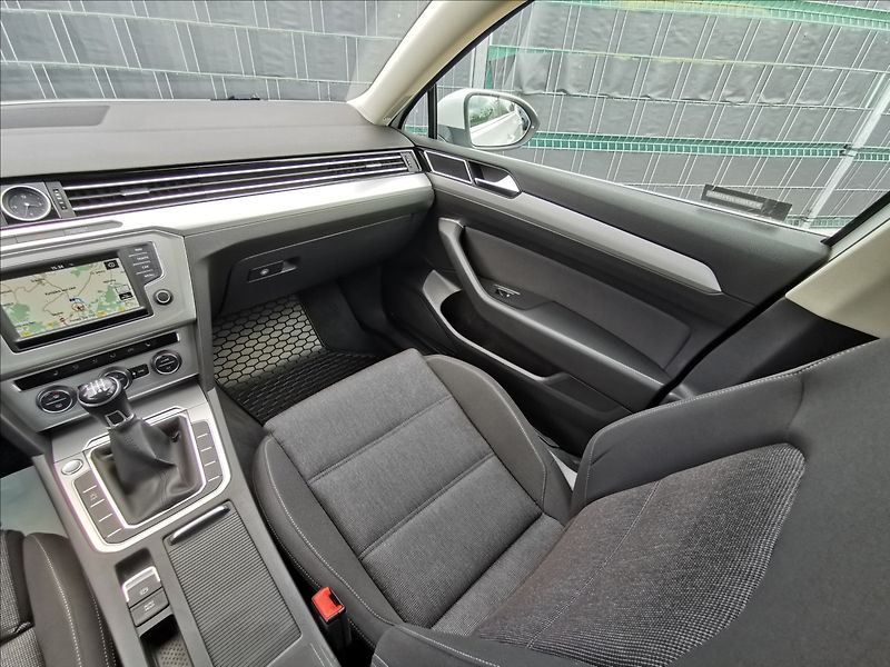 Volkswagen Passat Variant 2.0 TDI Comfortline - fotka 10 z 22