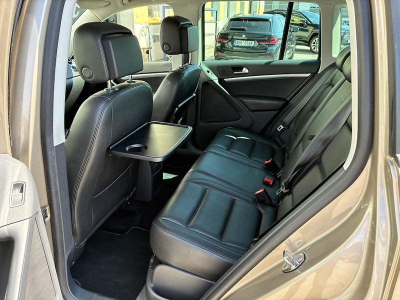 Volkswagen Tiguan 2.0 TSI 132kW 4x4 Sport&Style - fotka 11 z 22