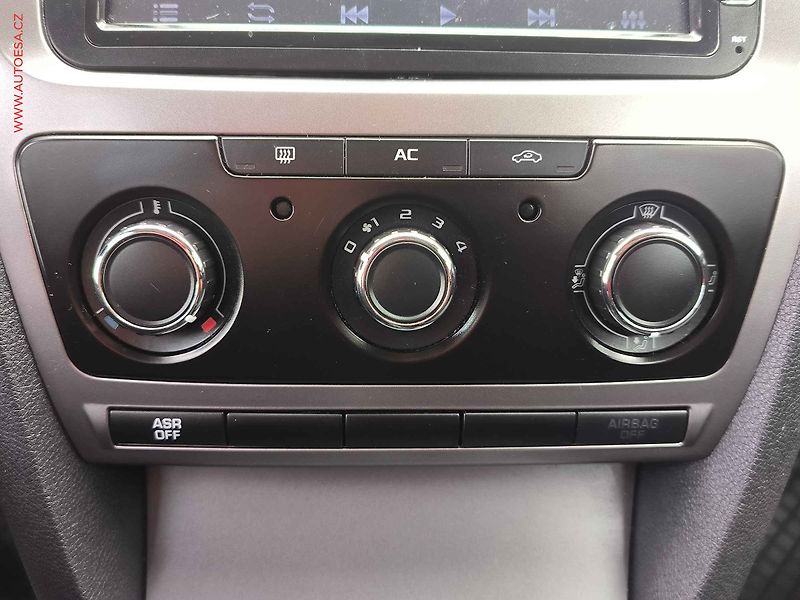 Škoda Octavia (2013) 1.6.TDI, ČR, AC, park.asist - fotka 12 z 15