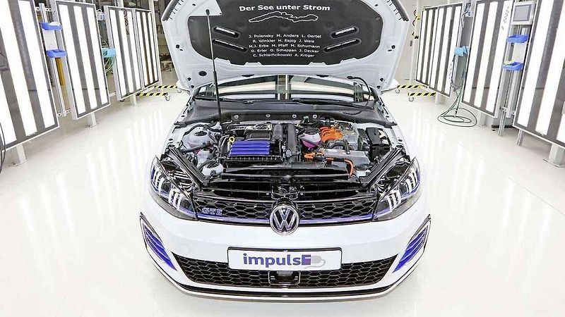Koncept Volkswagen Golf GTI First Decade.