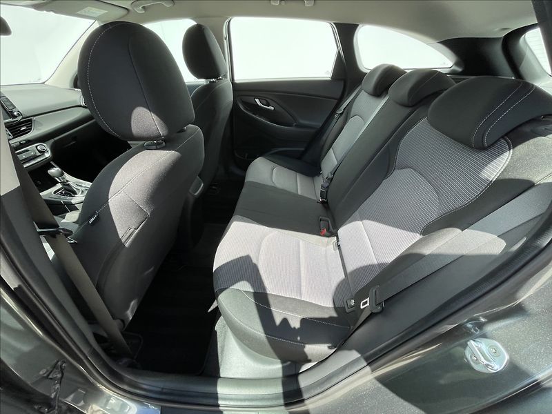 Hyundai i30 1,0 T-GDI DCT Family Comfort - fotka 15 z 22