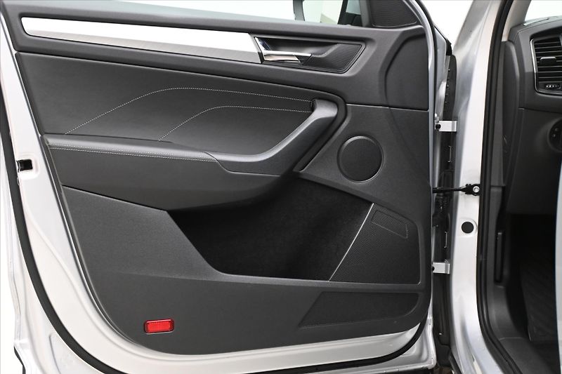 Škoda Kodiaq 2,0 TDI 110kW DSG Navi Tažné Z - fotka 24 z 31