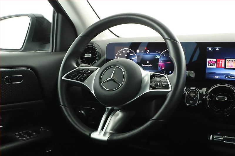 Mercedes-Benz GLA (2024) 200 d - fotka 15 z 18