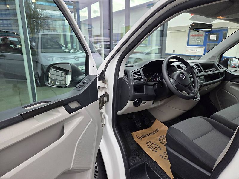 Volkswagen Transporter (2018) 2.0 TDI 9 míst - fotka 5 z 24