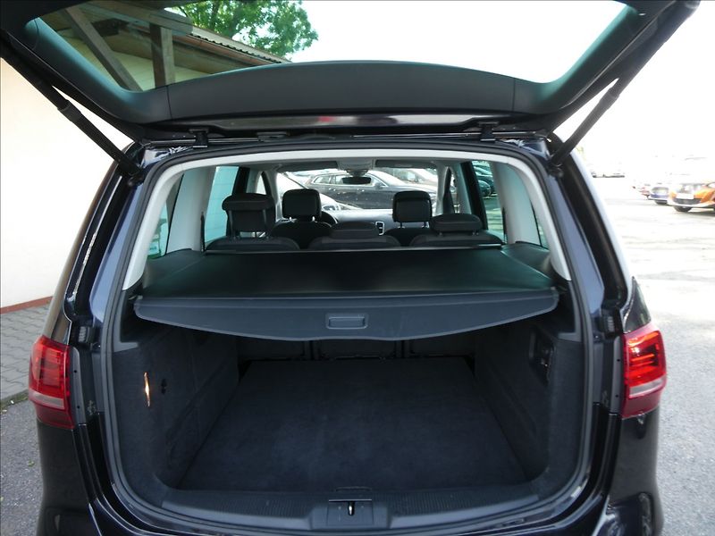 Volkswagen Sharan 2,0 TDi 110kW serviska, závěs - fotka 23 z 50